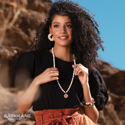 Sahara Necklace Model