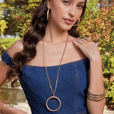 Shania Necklace Model